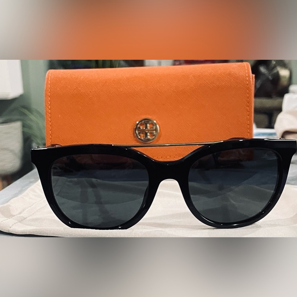 Tory Burch black sunglasses detailed with a slim gold brow bar
